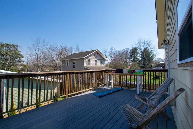Big Back Porch - 24 Nevada Ave