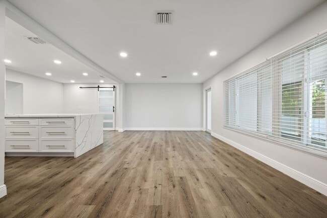 Building Photo - 2298 NE 4th Ave