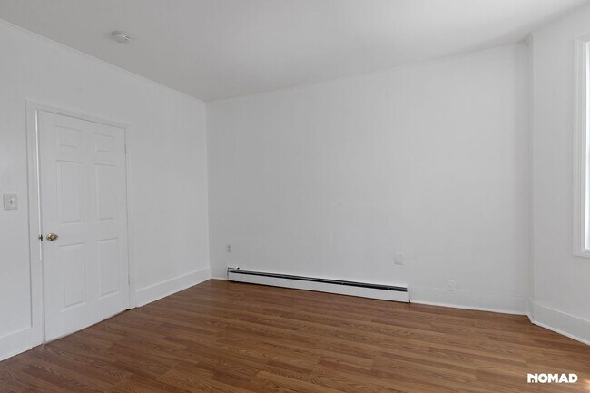 Building Photo - Spacious 4BR Apartment in Newark