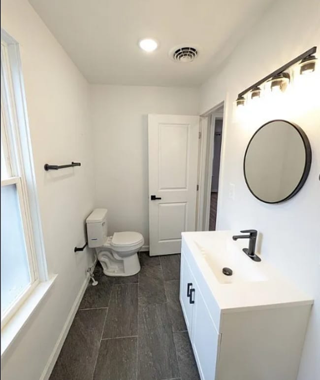 Building Photo - Charming 4 beds 3 baths in Cleveland!