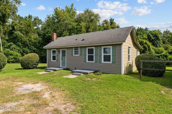 Building Photo - 2810 Oaks Rd