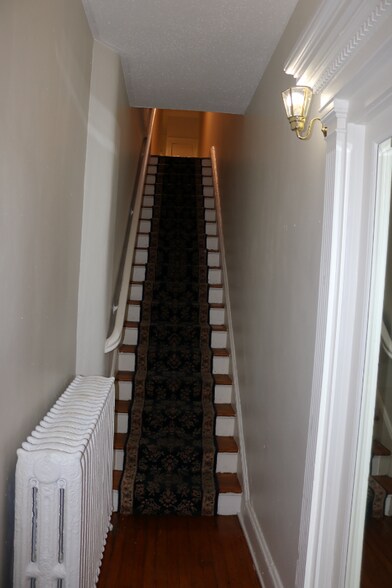 Building Photo - 2525 Stuart Ave