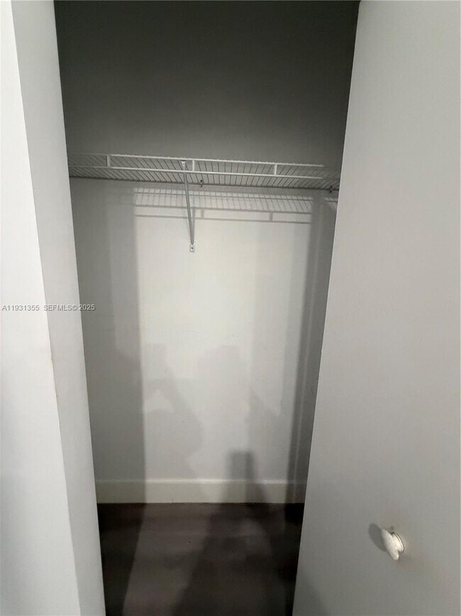 Building Photo - 853 E 24th St