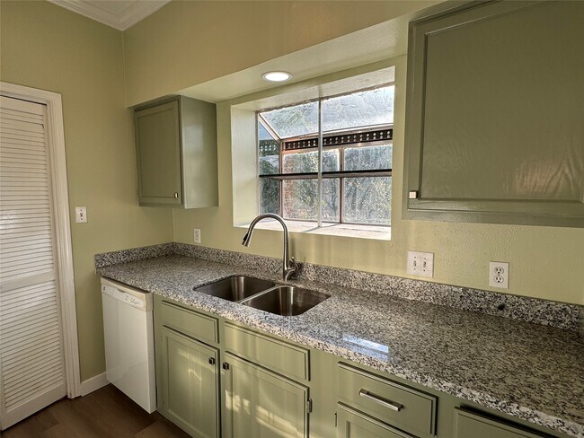 Building Photo - 6500 Harbor Town Dr