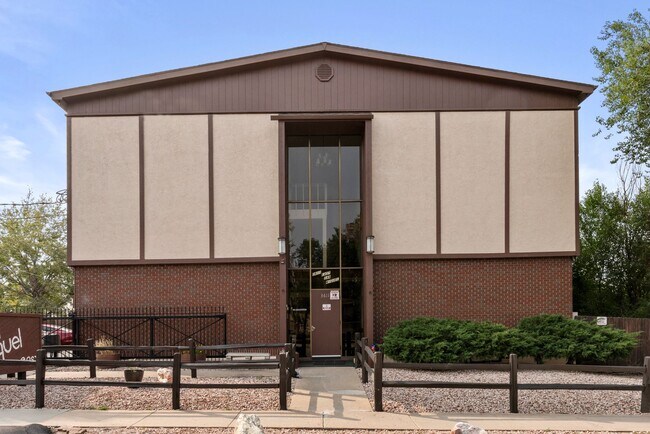 Primary Photo - 3611 E San Miguel St