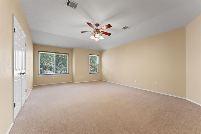 Building Photo - 2104 Lobelia Dr