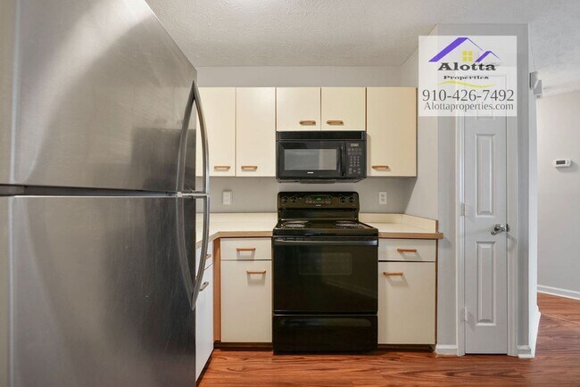 Building Photo - 6804 Willowbrook Dr