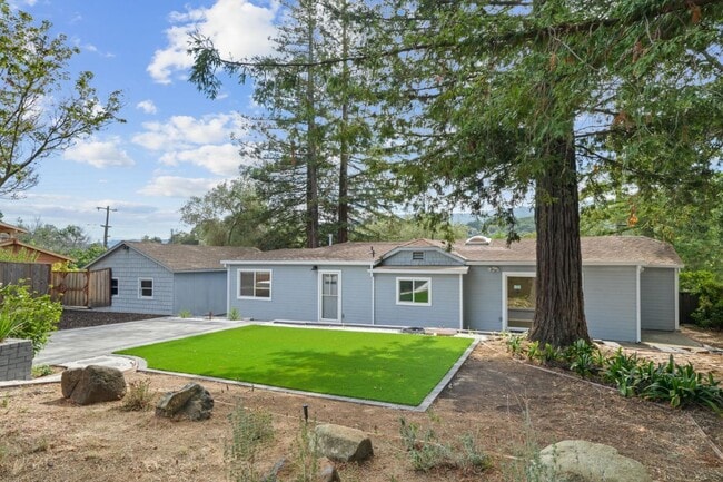 Building Photo - 789 Cañada Rd