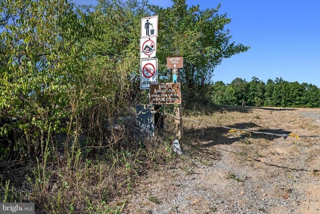 Building Photo - 124 Emperor Dr