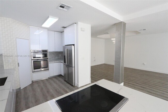 Building Photo - 7392 NW 112th Ct