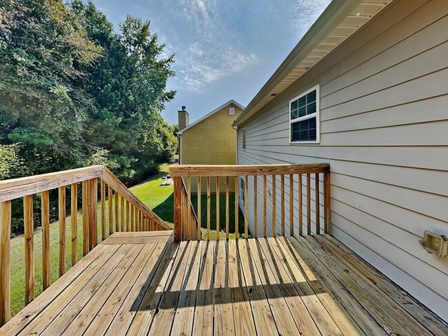 Building Photo - 1939 Redwood Trace