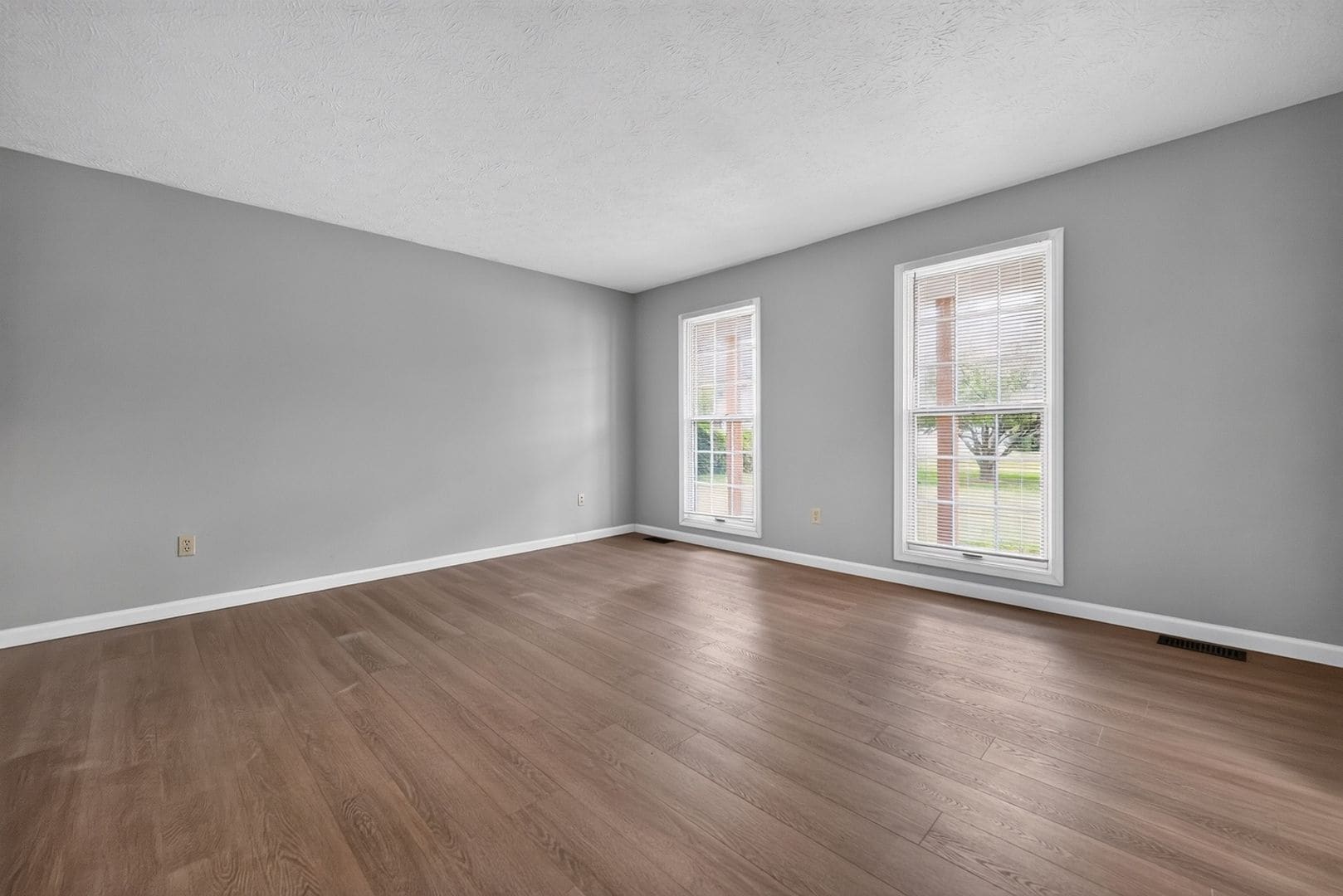 Building Photo - 305 Autumn Ridge Dr