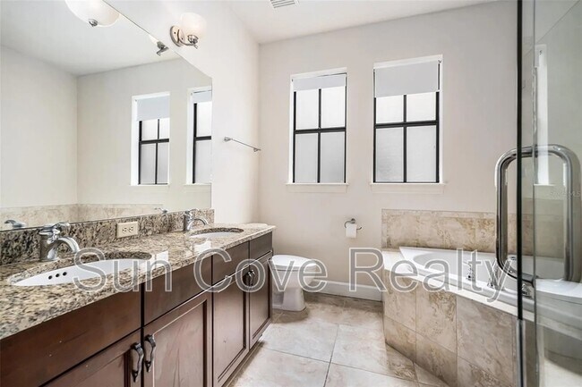 Building Photo - 113 S Packwood Ave