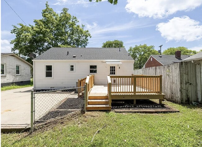 Building Photo - Vintage Charm, Modern Comfort & a Fully Fenced Backyard in Madison