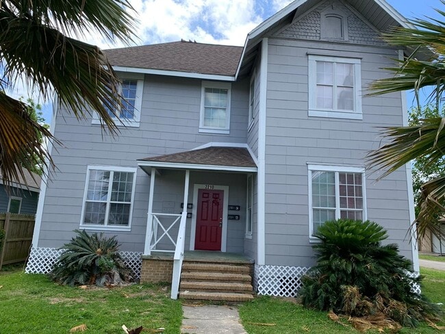 Building Photo - 2210 Sabine Pass Ave
