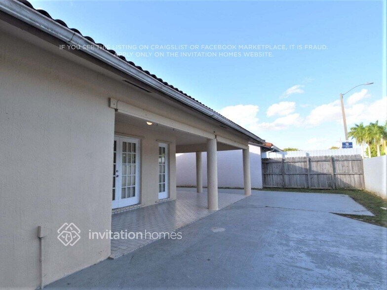 Building Photo - 4711 SW 142nd Ct