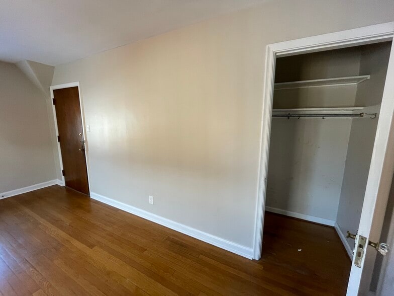 Building Photo - 6623 Ravenal Ct