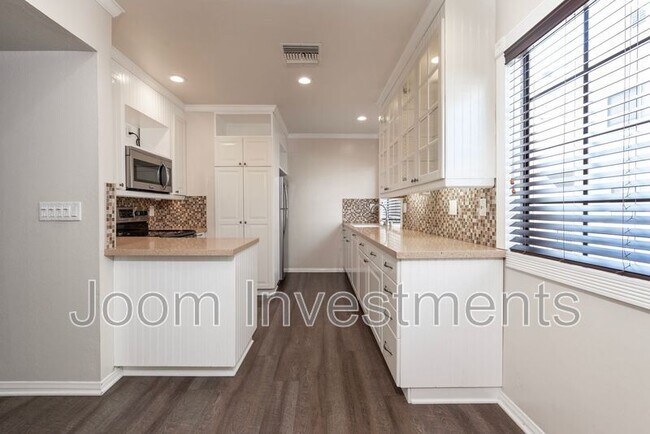 Building Photo - 444 S Los Robles Ave