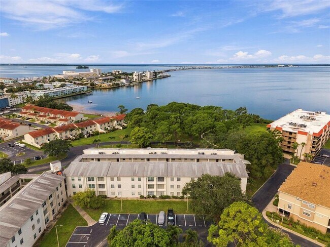 Building Photo - 2700 Bayshore Blvd