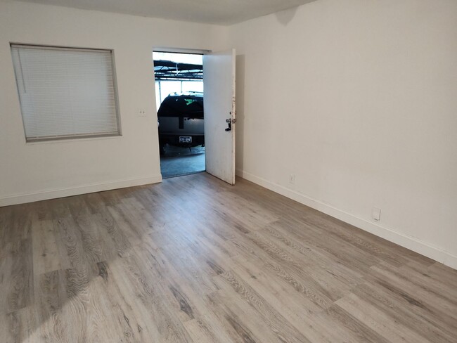 Building Photo - 2 bedroom 1 bath apartment Maryville ( Blo...