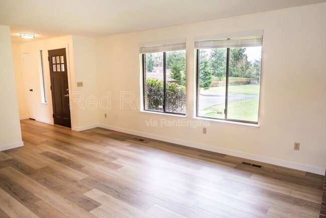 Building Photo - 1418 Tule Lake Dr S