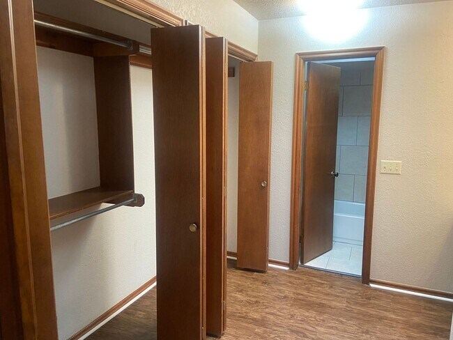 Building Photo - Beautiful 2 bed 2 bath home in a great location!!