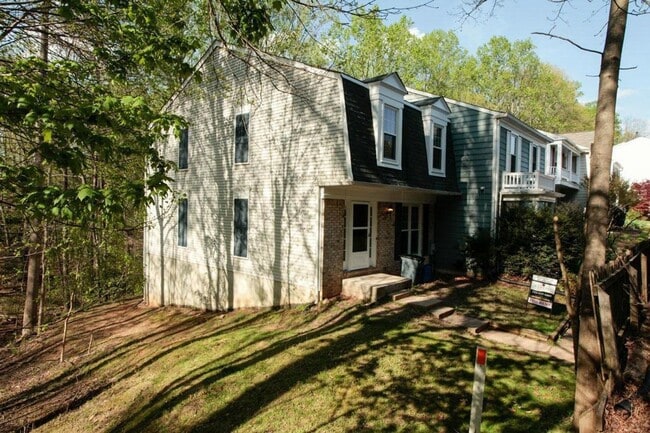 Building Photo - Fantastic 3br TownHome in highly sought Silver Spring Neighborhood - Available NOW!