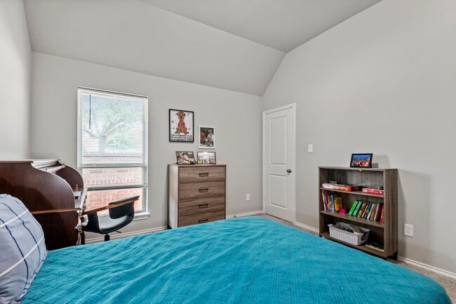 Building Photo - 23322 Amoroso St