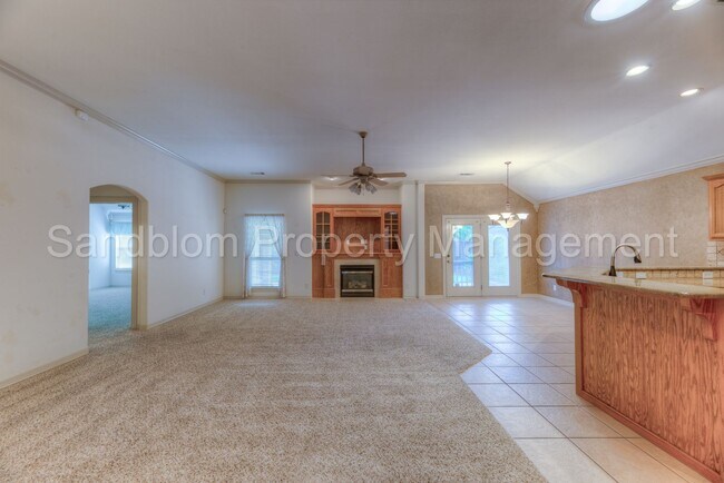 Building Photo - For Lease | Broken Arrow | Available Now!