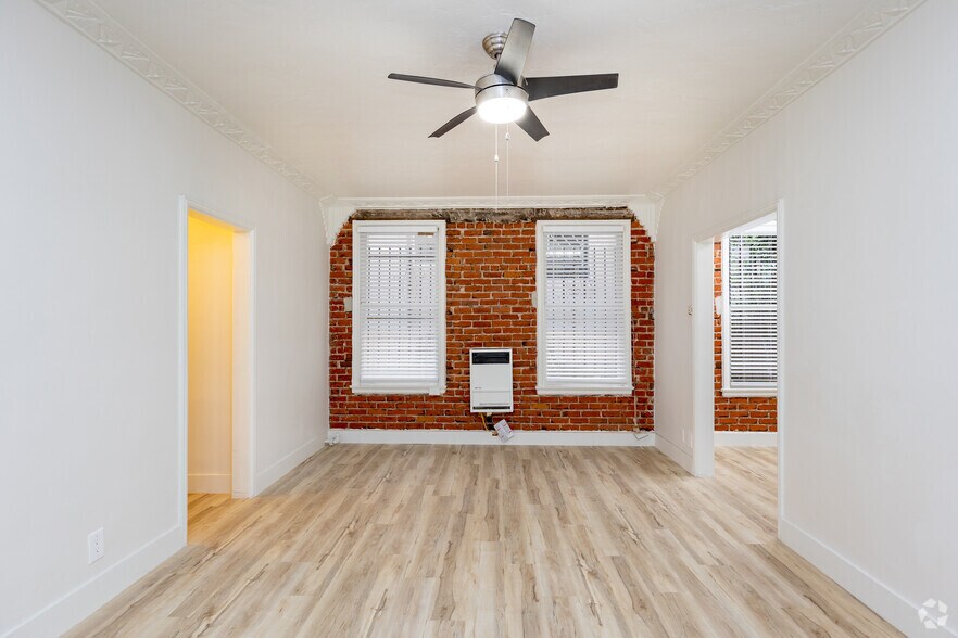 Building Photo - Kingsley Apartments