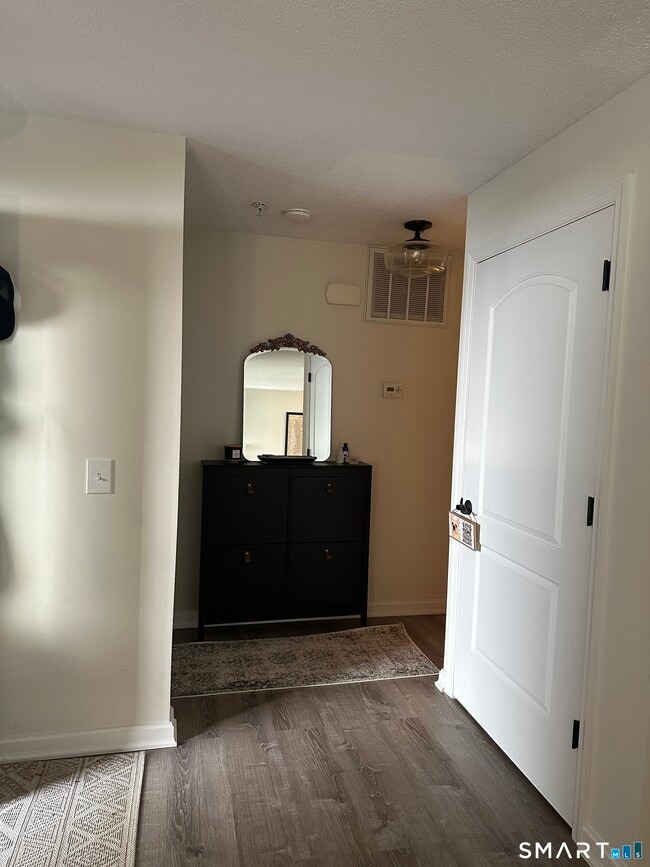 Building Photo - 10 Sugar Maple Ln