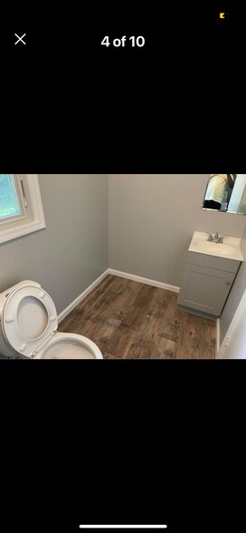 Half bathroom - 4152 W Curry Ct