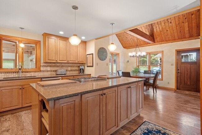 Building Photo - 588 Granite Lake Rd