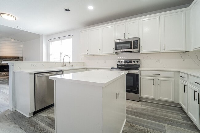 Building Photo - 2741 Sunlight Dr