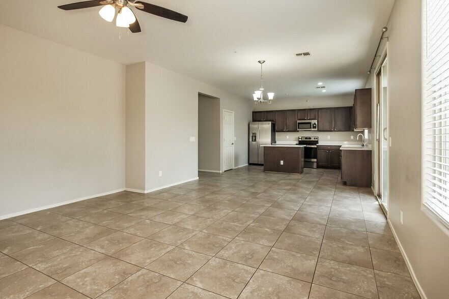 Building Photo - 8889 W Cameron Dr