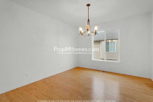 Building Photo - Updated Luxury Five Bedroom Home in Happy Valley!