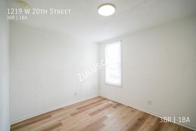 Building Photo - 1219 W 20th St