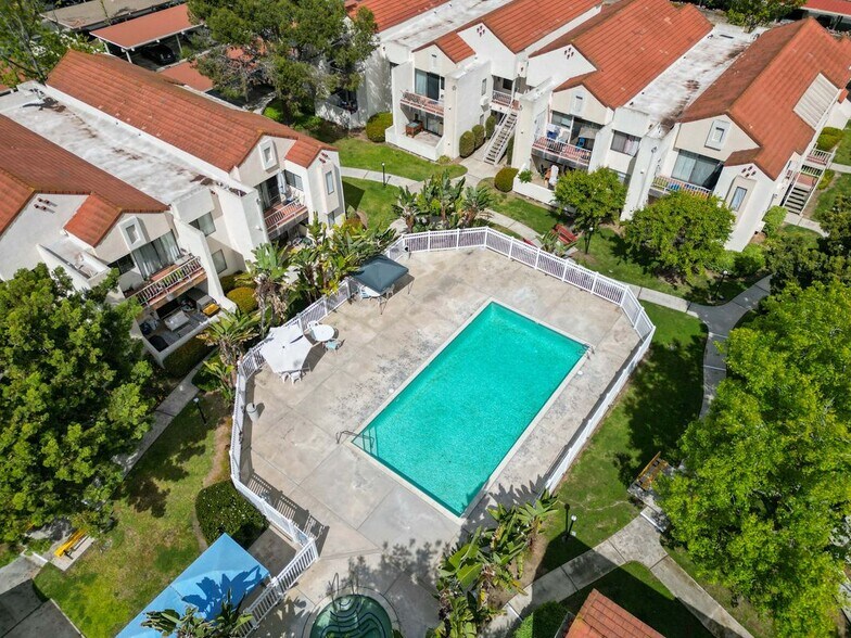 Building Photo - 10805 Camino Ruiz