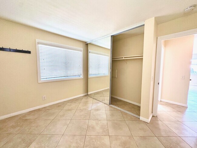 Building Photo - FOR RENT - Mira Mesa San Diego 2Br/1Ba 698...