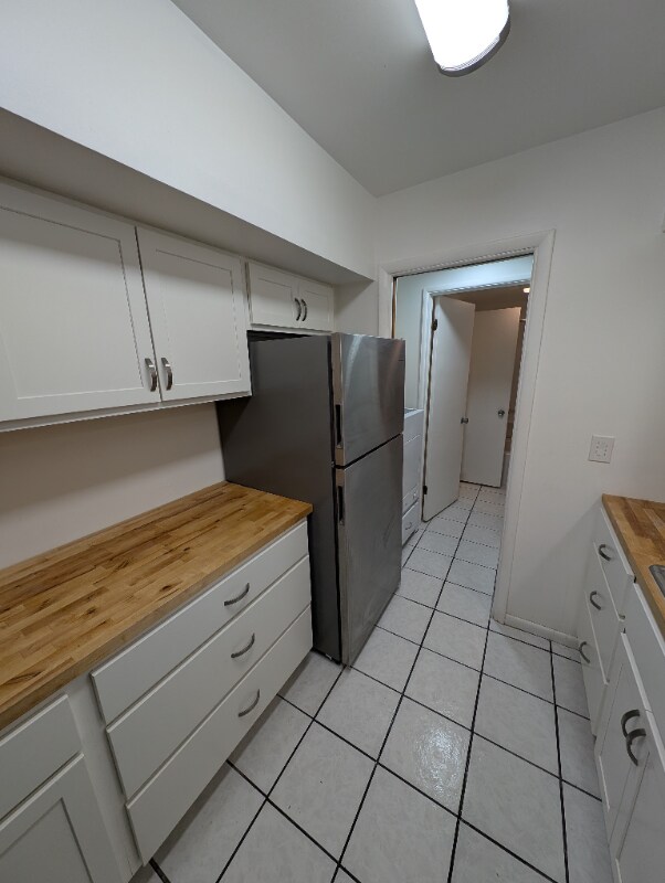 Building Photo - 1071 Lancaster Blvd