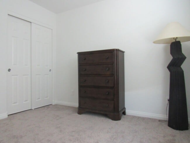 Building Photo - 3 Bedroom Townhome located near Nellis Base!