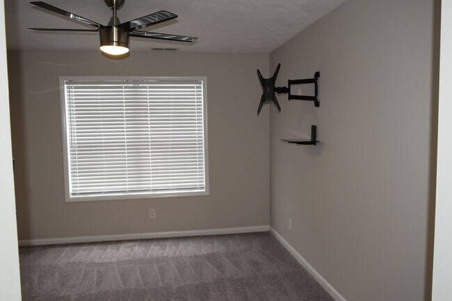 Building Photo - 668 Bartons Landing Pl