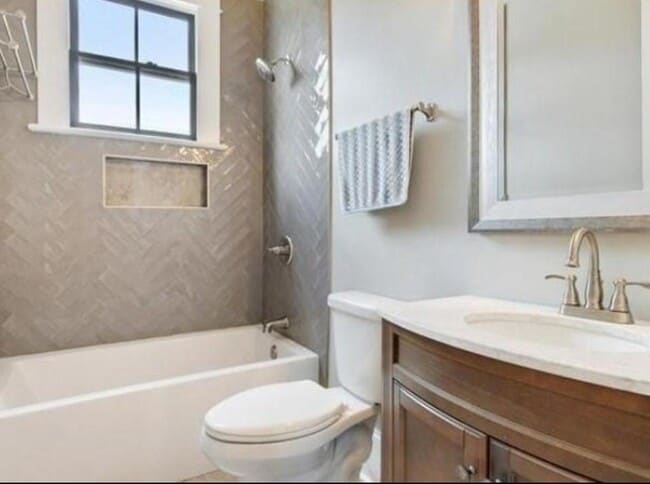 Building Photo - 5036 N Rampart St