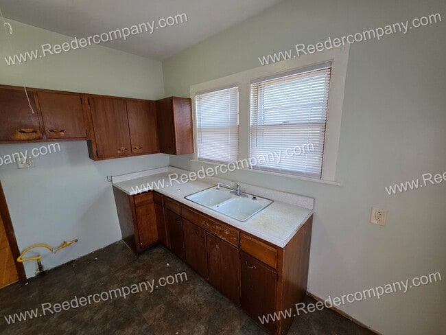 Building Photo - 2 bedroom 1 bathroom house