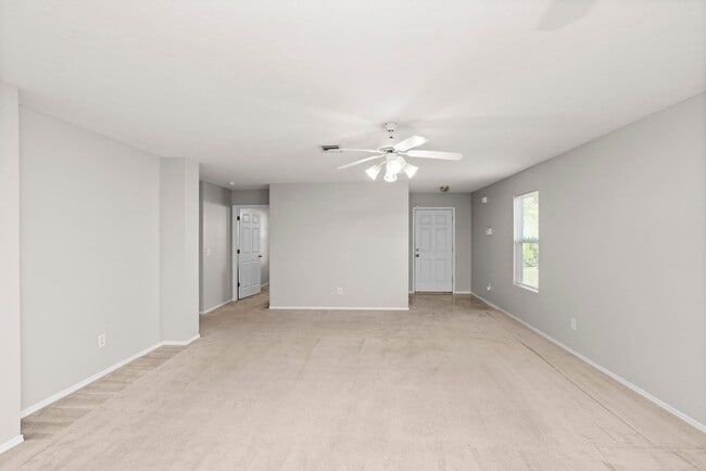 Building Photo - 5248 Sunsail Dr