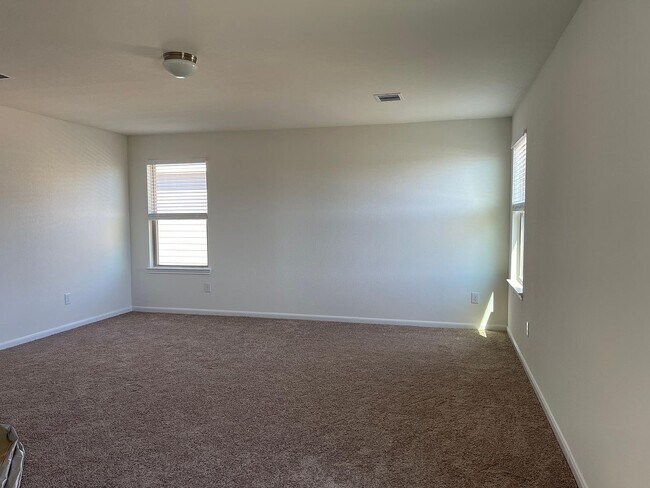 Building Photo - 2315 Little Bluestem Ln