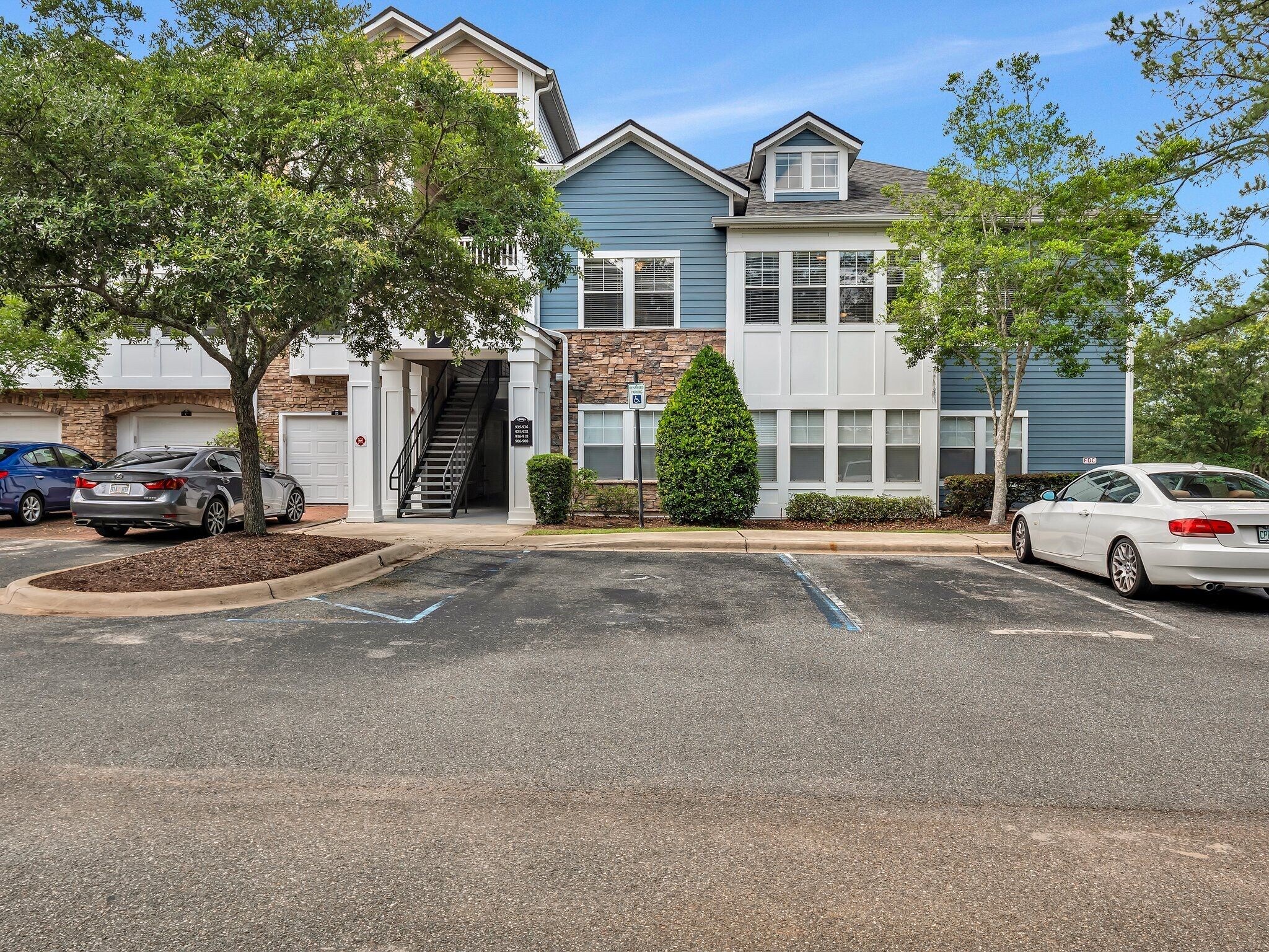 Building Photo - 2801 Chancellorsville Dr