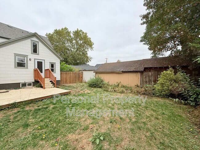 Building Photo - 409 W McLoughlin Blvd