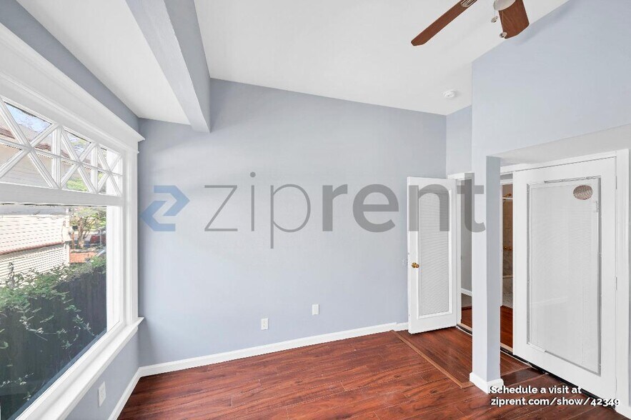 Building Photo - 2121 Portland St