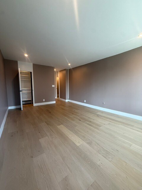 Building Photo - 65 E India Row